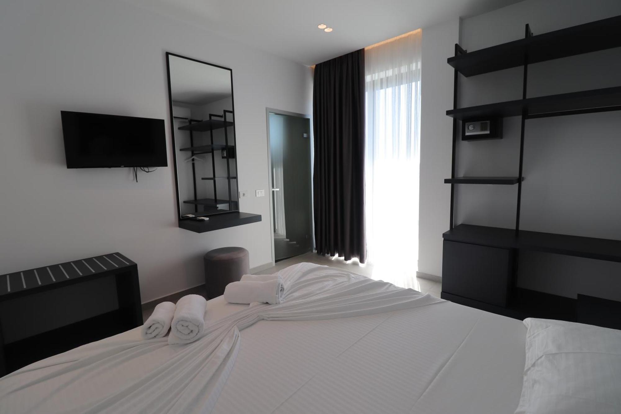 Adele Hotel Ksamil Exterior photo